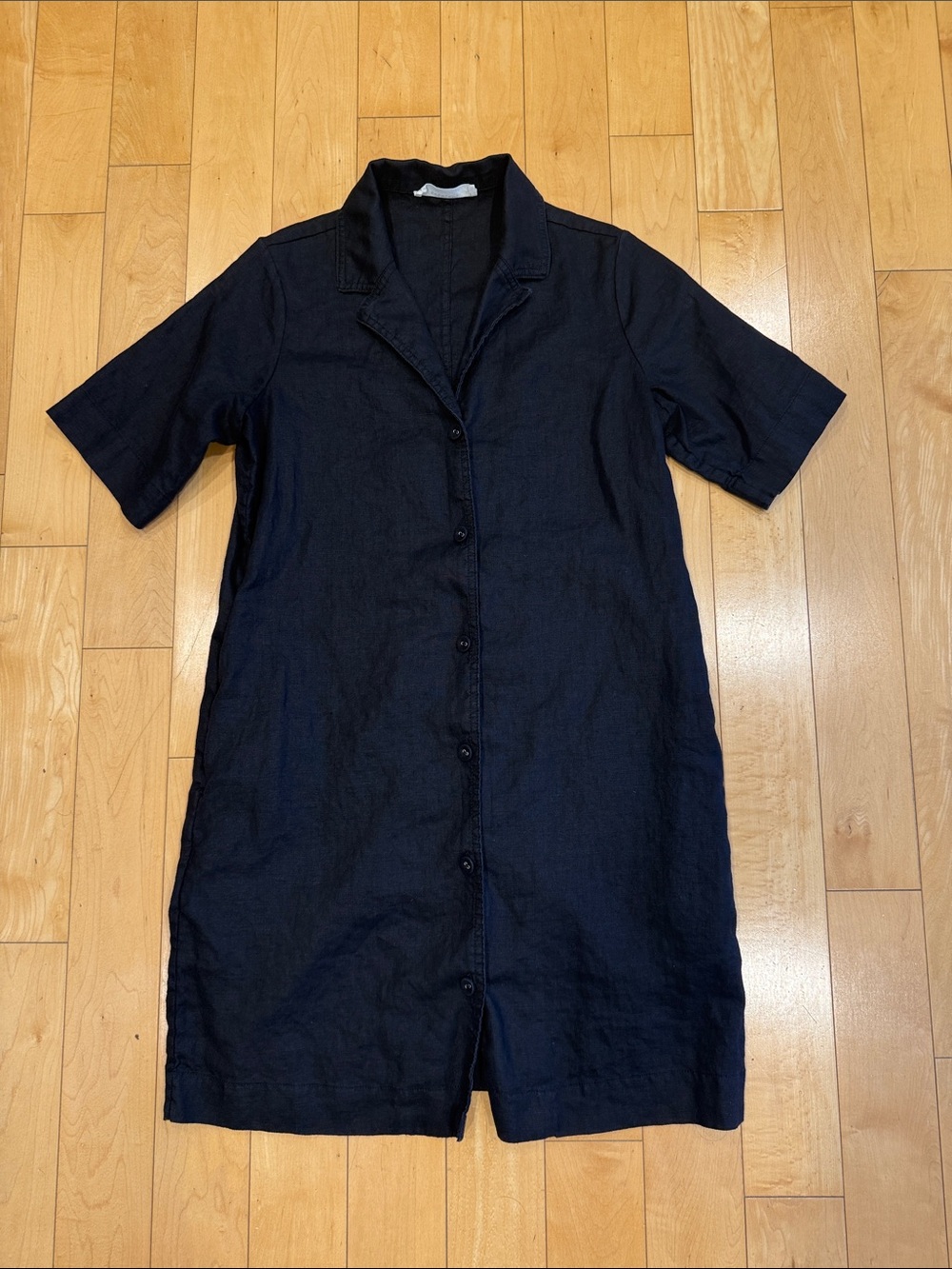 Woman’s Everlane Back Linen Dress with Notch Neck Detail